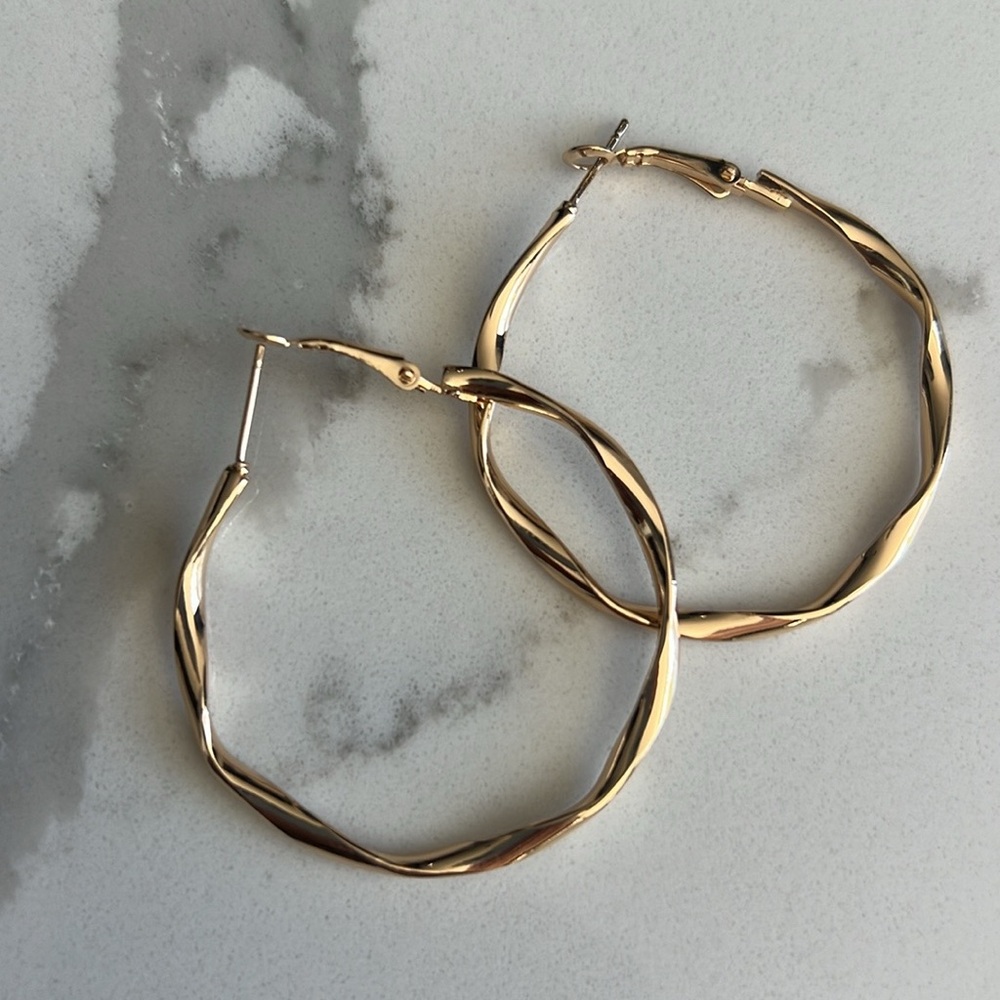 Stellar hoop earring🌙